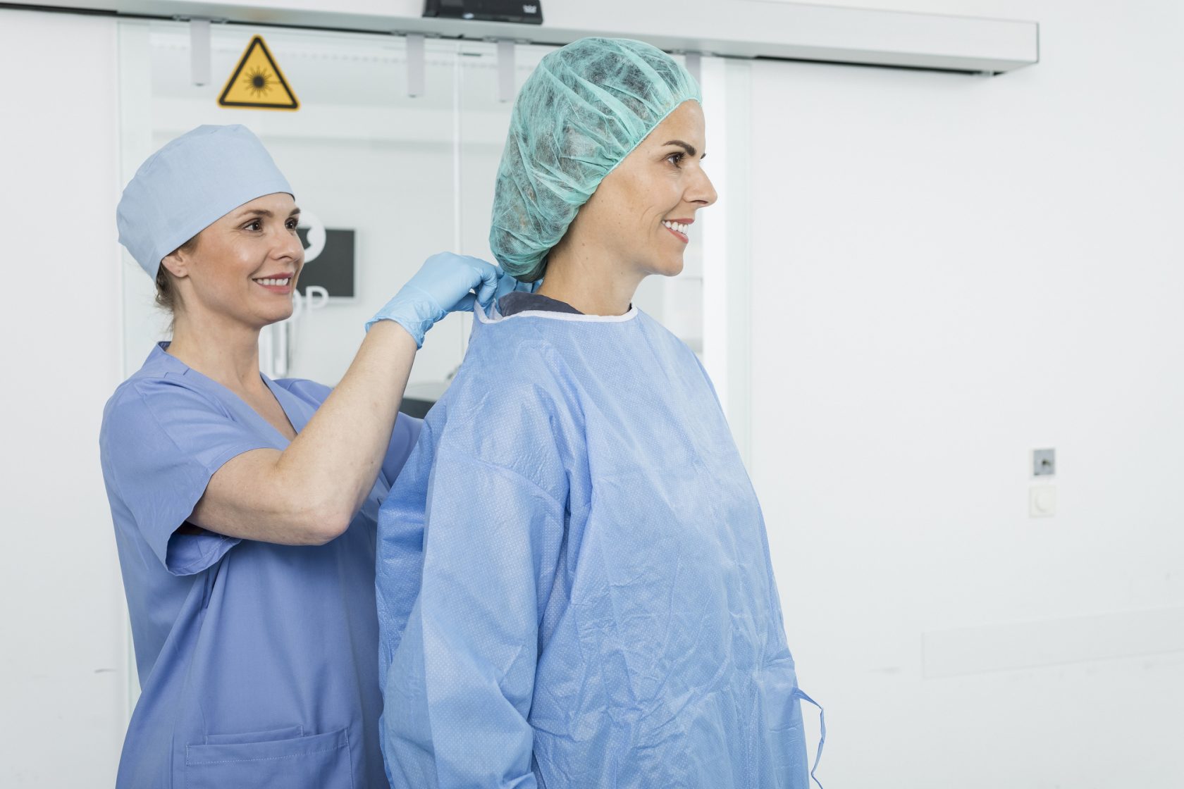 OCURA Augenheilkunde Koeln - Vorbereitung Augenoperation Netzhaut